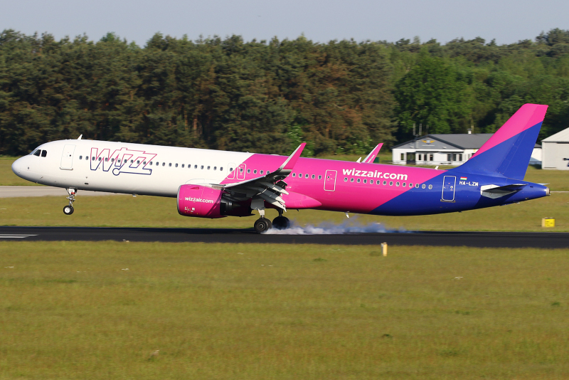 Photo of HA-LZM - Wizz Air Airbus A321-271NX at EIN on AeroXplorer Aviation Database