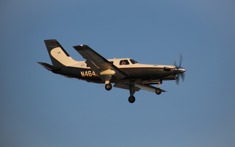 Photo of N464JB - PRIVATE Piper PA-46 Malibu Mirage at CDW on AeroXplorer Aviation Database