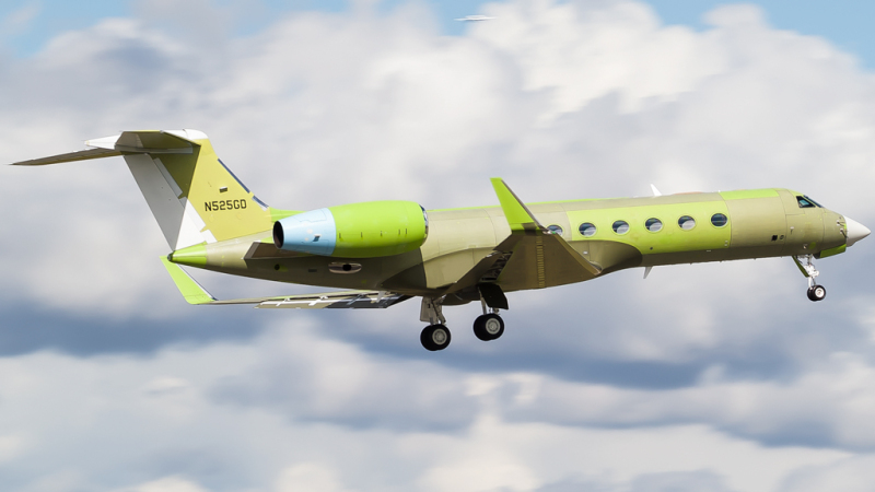Photo of N525GD - Gulfstream Aerospace Gulfstream G550 at SAV on AeroXplorer Aviation Database