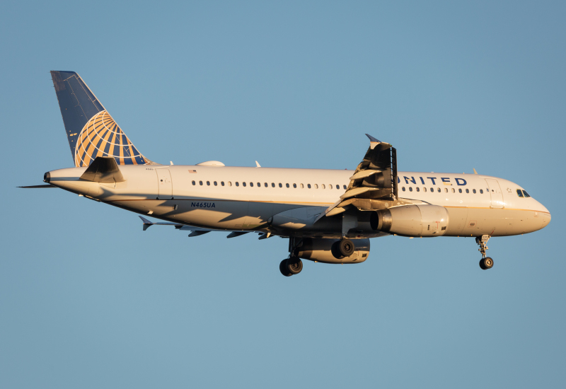 Photo of N465UA - United Airlines Airbus A320 at IAD on AeroXplorer Aviation Database
