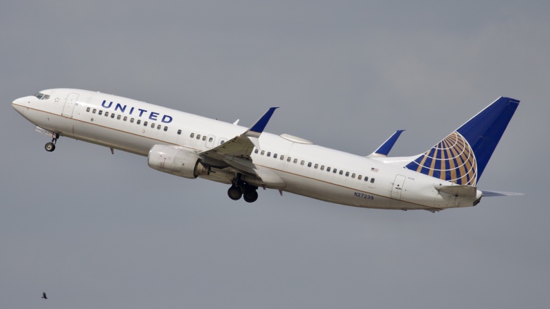 Photo of N27239 - United Airlines Boeing 737-800 at IAH on AeroXplorer Aviation Database