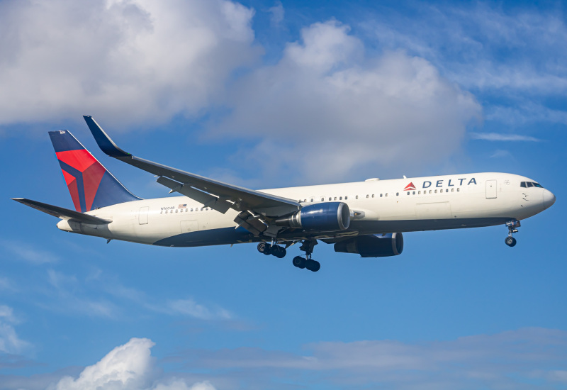 Photo of N1604r - Delta Airlines Boeing 767-300ER at Fll on AeroXplorer Aviation Database