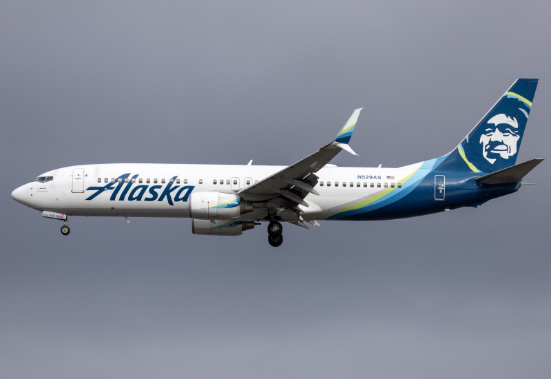 Photo of N529AS - Alaska Airlines Boeing 737-800 at DCA on AeroXplorer Aviation Database