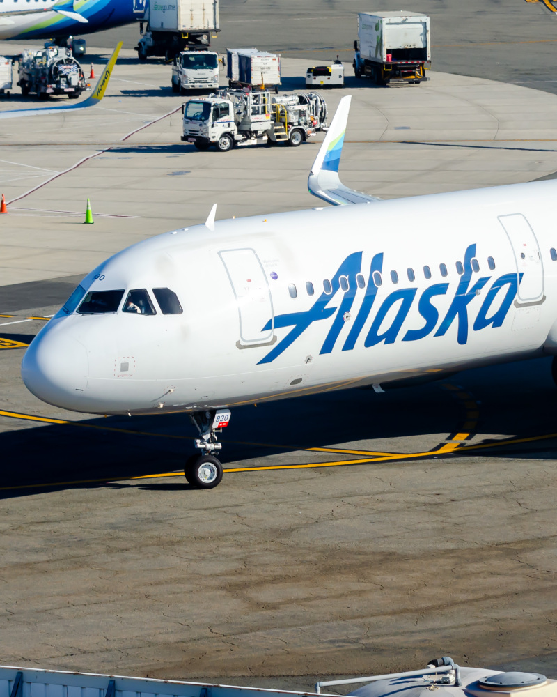 Photo of N930VA - Alaska Airlines Airbus A321NEO at EWR on AeroXplorer Aviation Database
