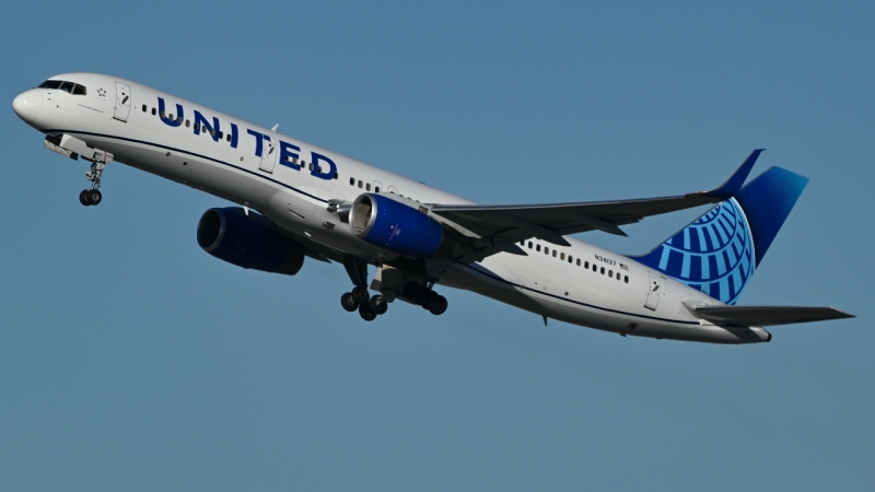 Photo of N34137 - United Airlines Boeing 757-200 at LAX on AeroXplorer Aviation Database