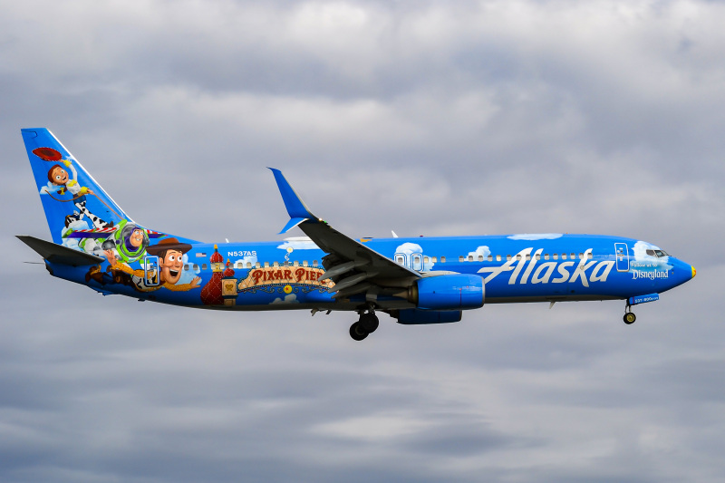 Photo of N537AS - Alaska Airlines Boeing 737-800 at DCA on AeroXplorer Aviation Database