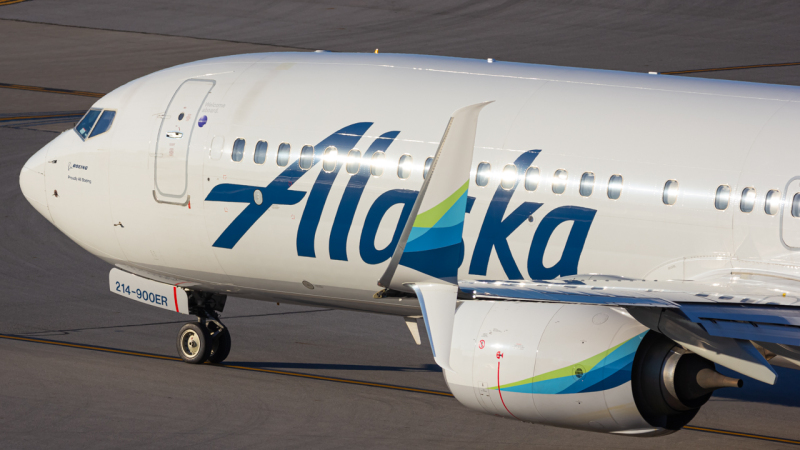 Photo of N214AK - Alaska Airlines Boeing 737-900ER at CMH on AeroXplorer Aviation Database