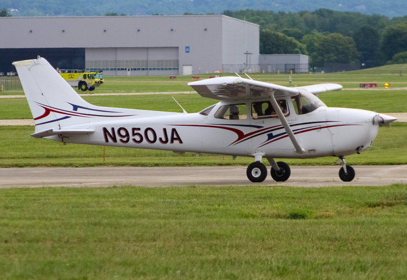 Photo of N950JA - PRIVATE  Cessna 172 at LUK on AeroXplorer Aviation Database
