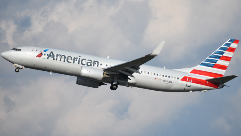 Photo of N9230NN - American Airlines Boeing 737-800 at DCA on AeroXplorer Aviation Database