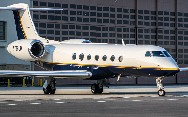Photo of N708JH - PRIVATE Gulfstream G550 at DCA on AeroXplorer Aviation Database