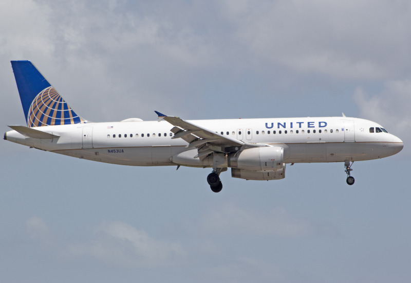 Photo of N453UA - United Airlines Airbus A320 at MCO on AeroXplorer Aviation Database