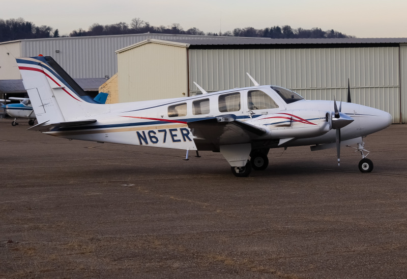 Photo of N67ER - PRIVATE  Beechcraft 58 Baron at LUK on AeroXplorer Aviation Database