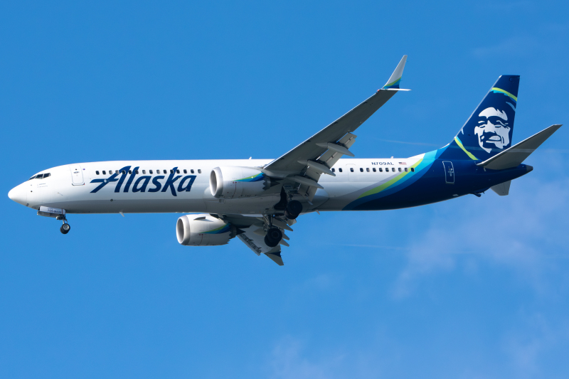Photo of N709AL - Alaska Airlines Boeing 737 MAX 9 at SFO on AeroXplorer Aviation Database