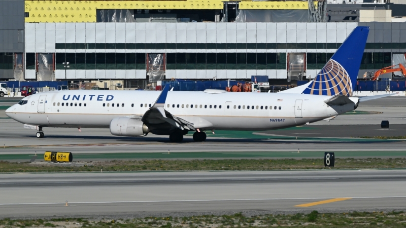 Photo of N69847 - United Airlines Boeing 737-900ER at LAX on AeroXplorer Aviation Database