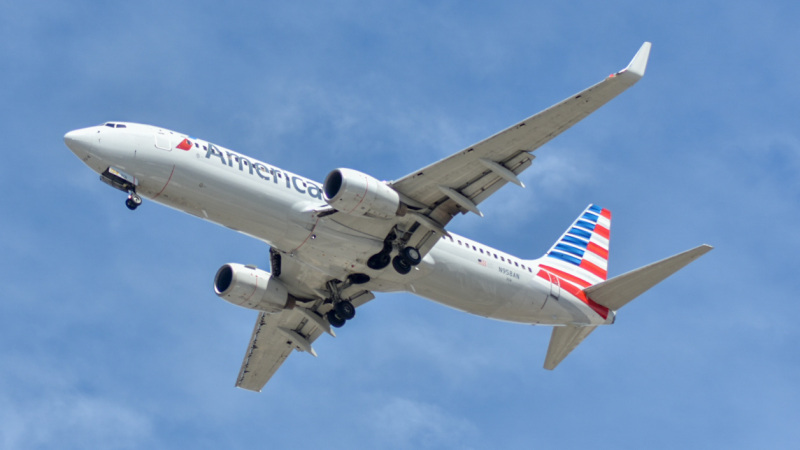 Photo of N958AN - American Airlines Boeing 737-800 at ORD on AeroXplorer Aviation Database