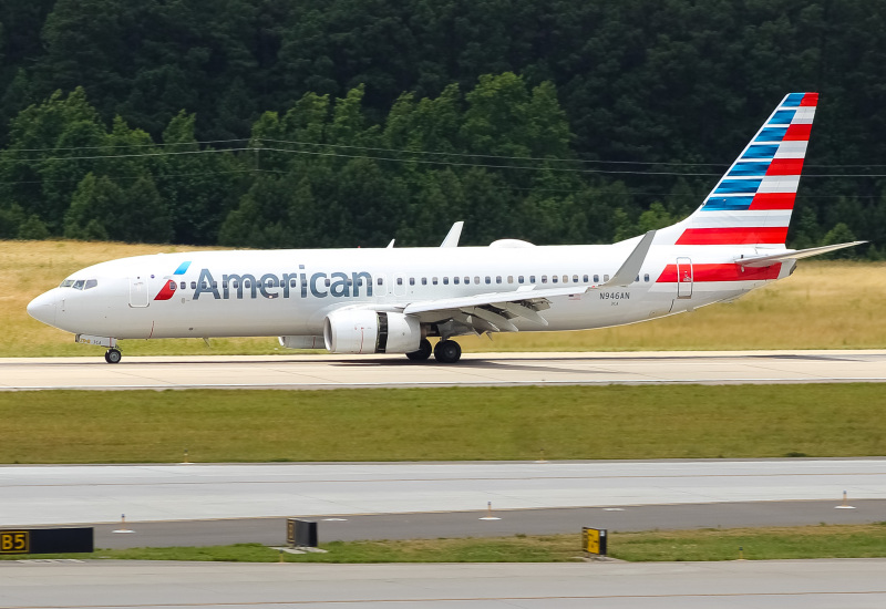 Photo of N946AN - American Airlines Boeing 737-800 at RDU on AeroXplorer Aviation Database
