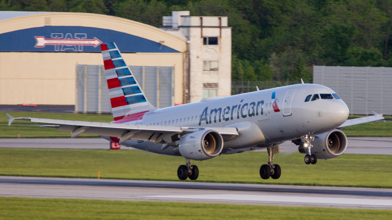 Photo of N704US - American Airlines Airbus A319 at CMH on AeroXplorer Aviation Database