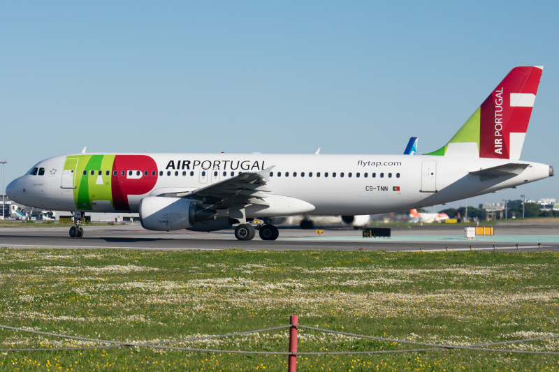 Photo of CS-TNN - TAP Air Portugal Airbus A320 at LIS on AeroXplorer Aviation Database