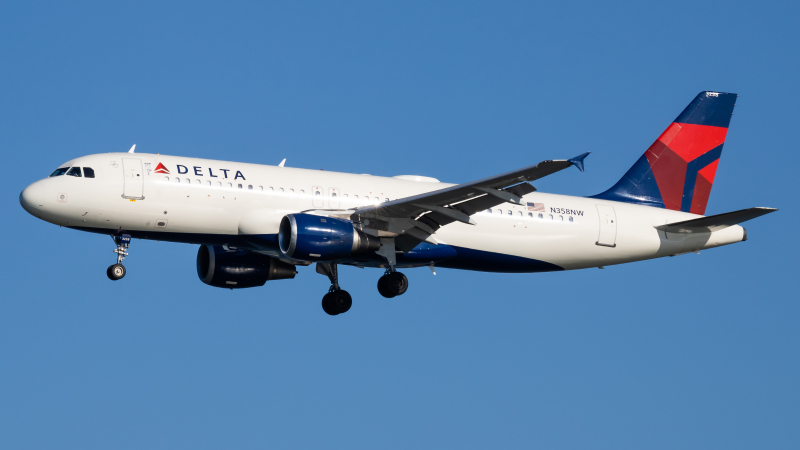 Photo of N358NW - Delta Airlines Airbus A320 at DCA on AeroXplorer Aviation Database