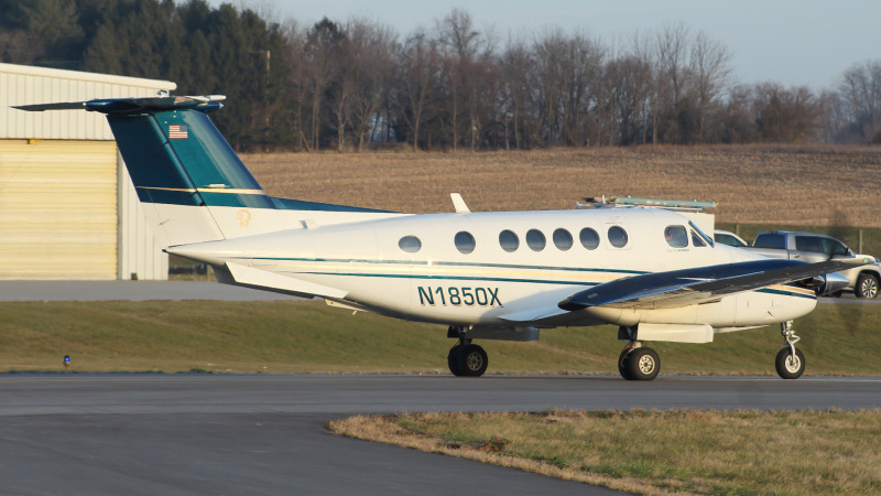 Photo of N1850X - PRIVATE Beechcraft King Air 200 at THV on AeroXplorer Aviation Database