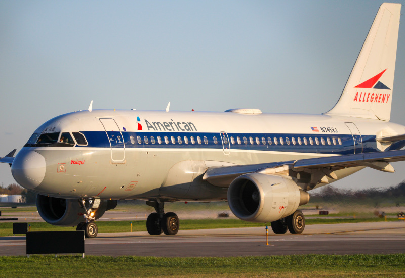 Photo of N745VJ - American Airlines Airbus A319 at MKE on AeroXplorer Aviation Database