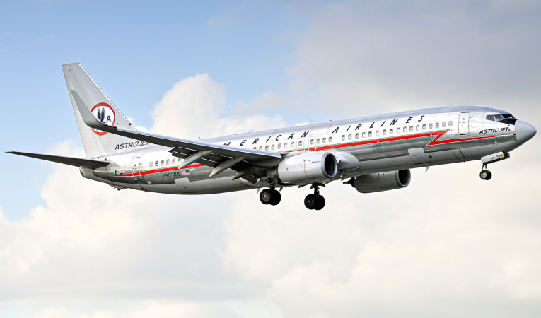 Photo of N905NN - American Airlines Boeing 737-800 at MIA on AeroXplorer Aviation Database