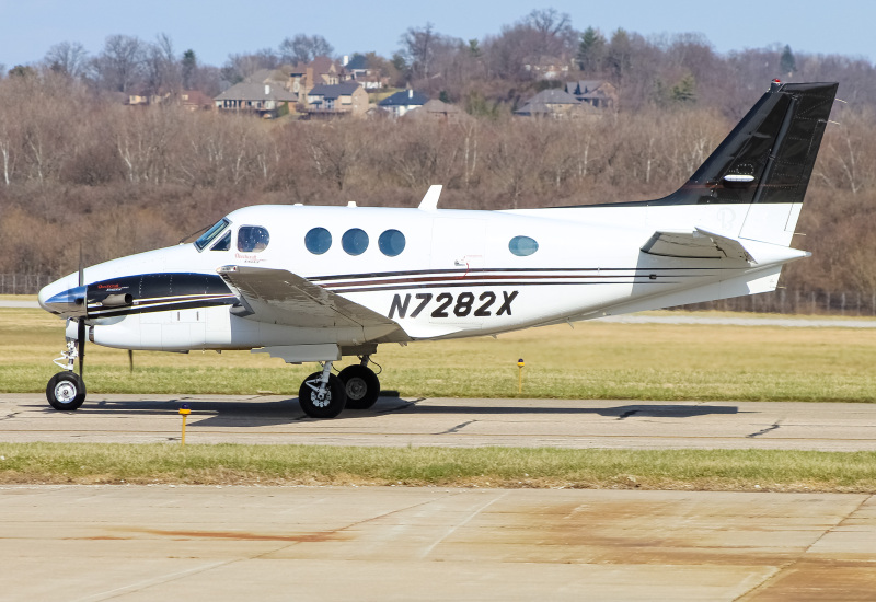Photo of N7282X - PRIVATE Beechcraft King Air 200 at LUK on AeroXplorer Aviation Database