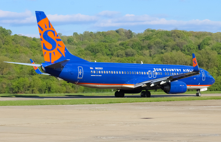 Photo of N829SY - Sun Country Airlines Boeing 737-800 at LUK on AeroXplorer Aviation Database