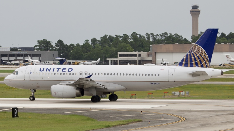 Photo of N464UA - United Airlines Airbus A320 at IAH on AeroXplorer Aviation Database