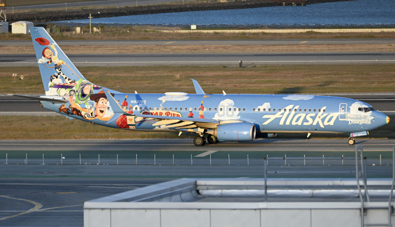 Photo of N537AS - Alaska Airlines Boeing 737-800 at SFO on AeroXplorer Aviation Database