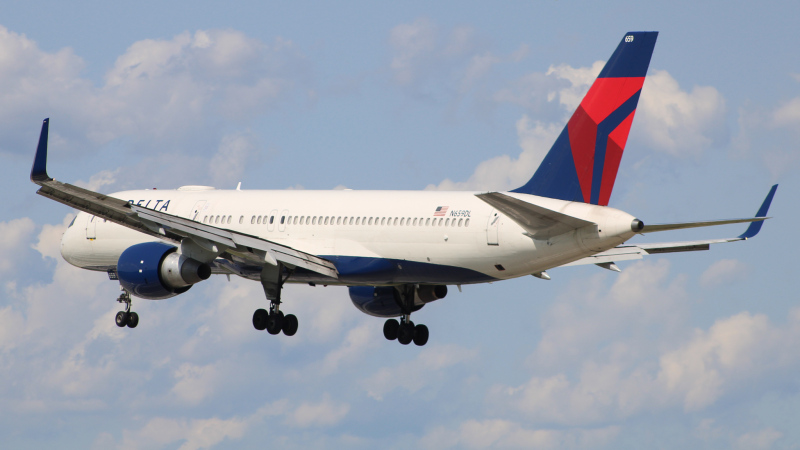 Photo of N659DL - Delta Airlines Boeing 757-200 at BWI on AeroXplorer Aviation Database