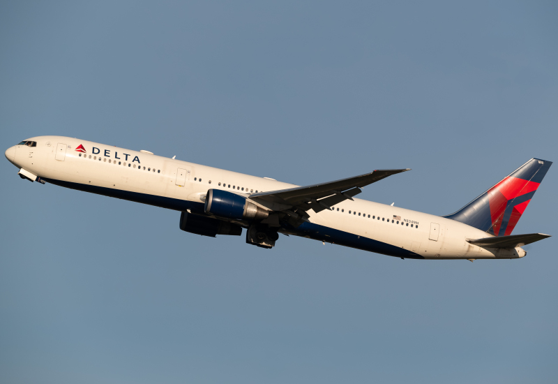 Photo of N834MH - Delta Airlines Boeing 767-400ER at CVG on AeroXplorer Aviation Database
