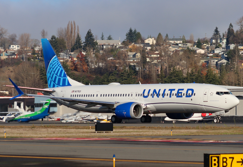 Photo of N37521 - United Airlines Boeing 737 MAX 9 at BFI on AeroXplorer Aviation Database