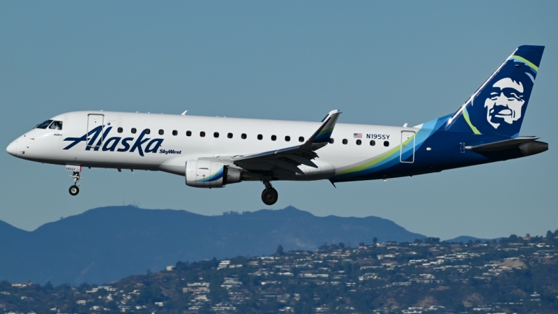 Photo of N195SY - SkyWest Airlines Embraer E175 at LAX on AeroXplorer Aviation Database