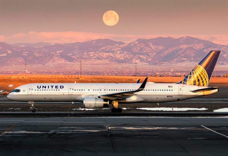 Photo of N17133 - United Airlines Boeing 757-200 at DEN on AeroXplorer Aviation Database
