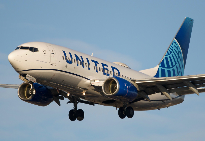 Photo of N21723 - United Airlines Boeing 737-700 at ORD on AeroXplorer Aviation Database