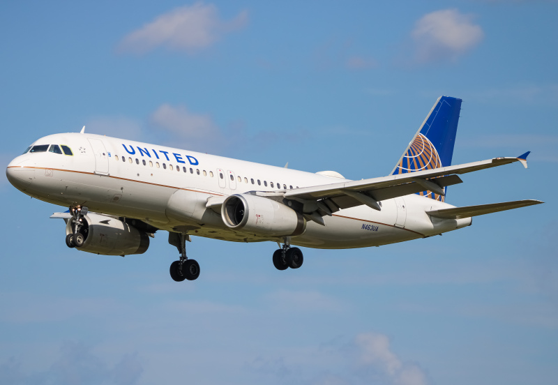Photo of N463UA - United Airlines Airbus A320 at BWI on AeroXplorer Aviation Database