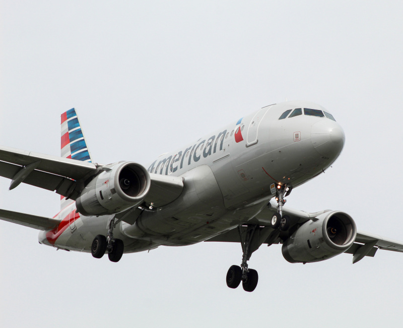 Photo of N825AW - American Airlines Airbus A319 at DCA on AeroXplorer Aviation Database