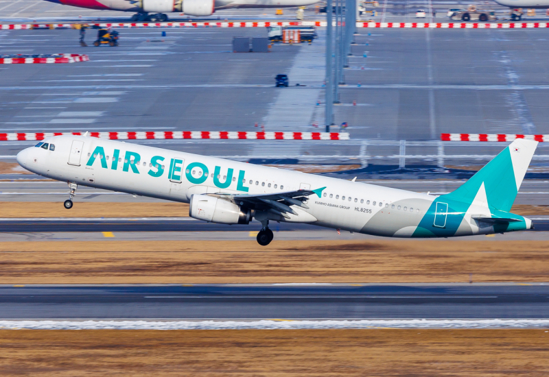 Photo of HL8255 - Air Seoul Airbus A321-200 at ICN on AeroXplorer Aviation Database