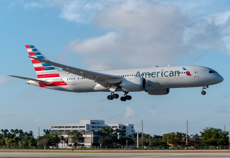 Photo of N811AB - American Airlines Boeing 787-8 at MIA on AeroXplorer Aviation Database