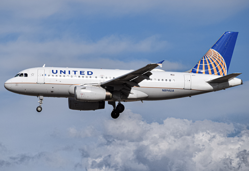 Photo of N894UA - United Airlines Airbus A319 at DEN on AeroXplorer Aviation Database