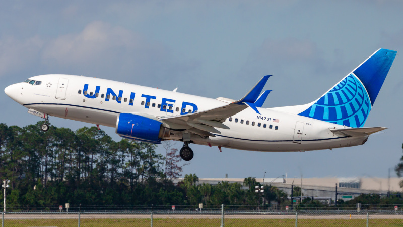 Photo of N14731 - United Airlines Boeing 737-700 at MCO on AeroXplorer Aviation Database