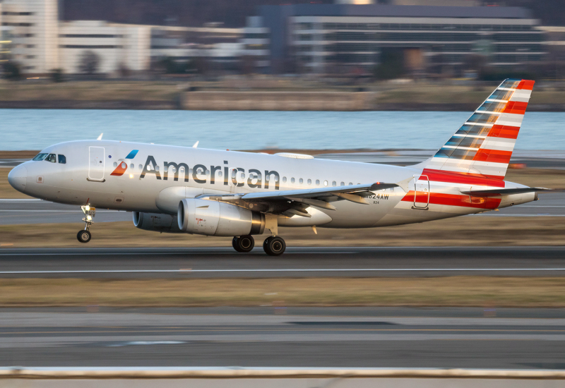 Photo of N824AW - American Airlines Airbus A319 at DCA on AeroXplorer Aviation Database