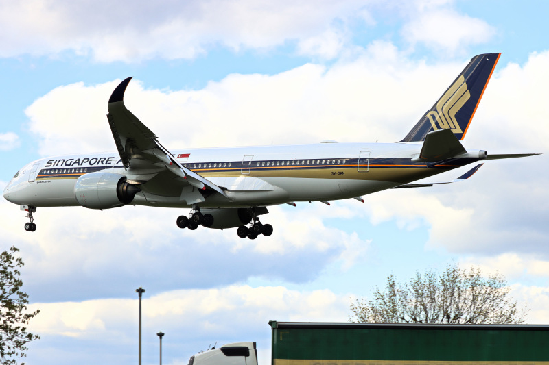 Photo of 9V-SMN - Singapore Airlines Airbus A350-900 at LHR on AeroXplorer Aviation Database