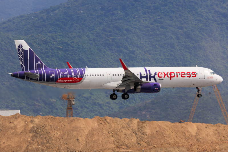 Photo of B-LEC - Hong Kong Express Airbus A321-200 at HKG on AeroXplorer Aviation Database