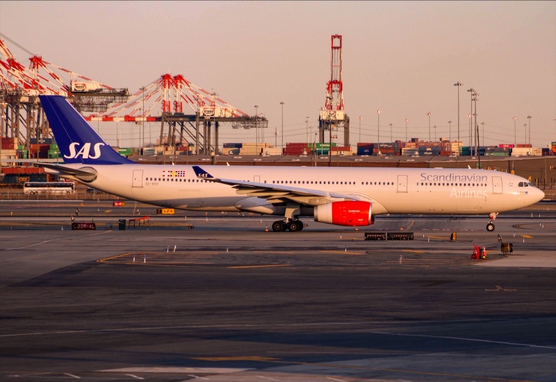 Photo of SE-REH - Scandinavian Airlines Airbus A330-300 at EWR on AeroXplorer Aviation Database