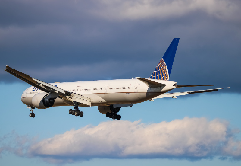 Photo of N2534U - United Airlines Boeing 777-300ER at IAD on AeroXplorer Aviation Database