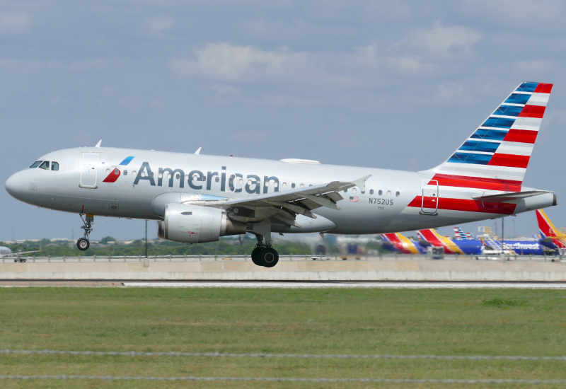 Photo of N752US - American Airlines Airbus A319 at AUS on AeroXplorer Aviation Database