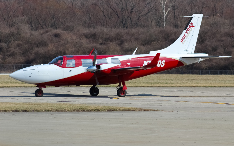 Photo of N7550S - PRIVATE  Piper Aerostar 601P at LUK on AeroXplorer Aviation Database