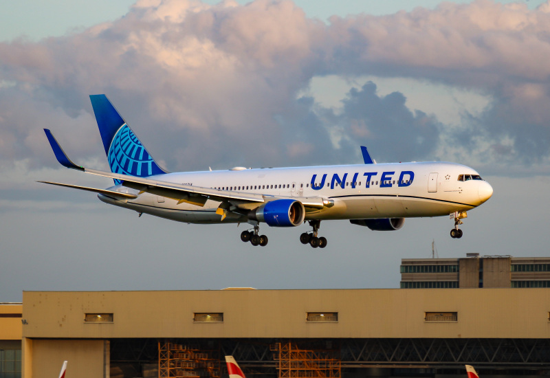 Photo of N667UA - United Airlines Boeing 767-300ER at LHR on AeroXplorer Aviation Database